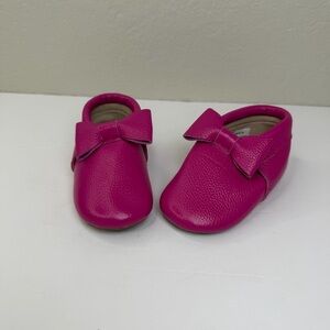 Monkey Feet Pink Baby Leather Moccasins With Bow Shoes Size 12-18 Months